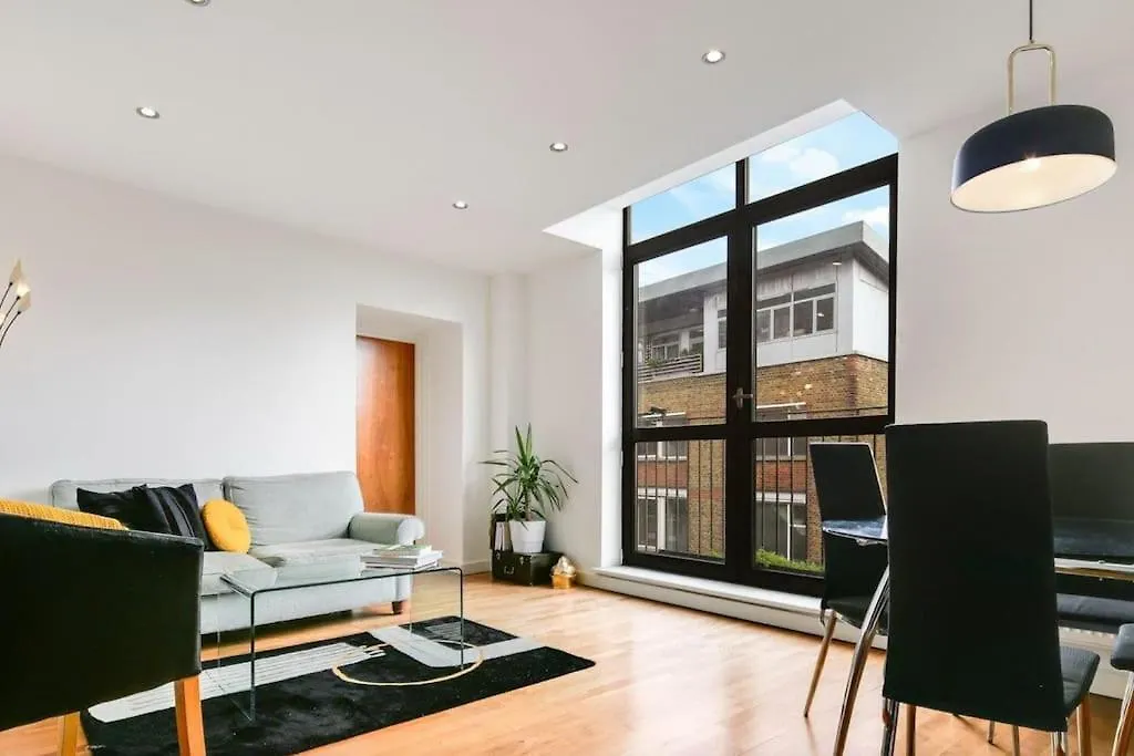 Spacious Modern Flat In The Heart Of Shoreditch London