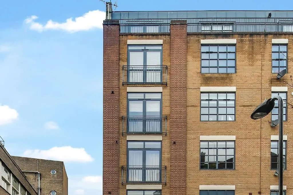 Spacious Modern Flat In The Heart Of Shoreditch London